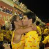 Valesca Popozuda beijou o namorado, David Diógenes, no camarote Devassa, pnde viu o desfile das campeãs, no domingo, 22 de fevereiro de 2015