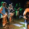 Anitta e Caio Castro dançam 'Show das Poderosas' no camarote da Skol, no Carnaval de Salvador, na Bahia