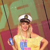 Giovanna Ewbank curte Carnaval de Florianópolis de chapéu de marinheiro