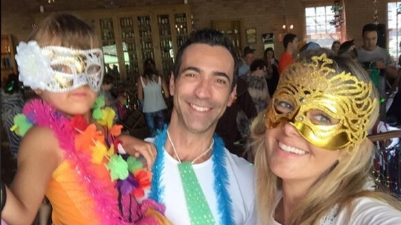 Ticiane Pinheiro curte baile de Carnaval com Rafaella Justus e namorado