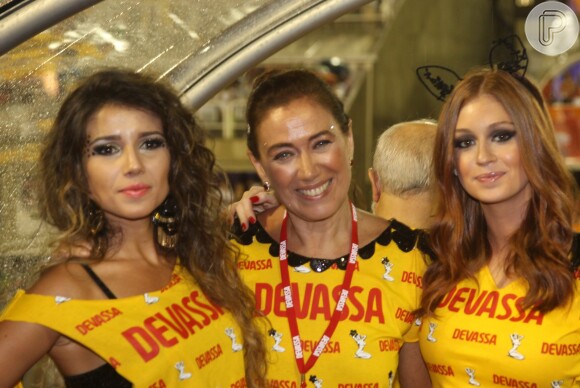 Marina Ruy Barbosa e Lilia Cabral posam com Paula Fernandes em camarote