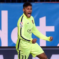 Neymar marca um gol, chega aos 39 e supera marca de Maradona pelo Barcelona