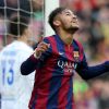 Neymar comemora seu gol marcado diante do Levante