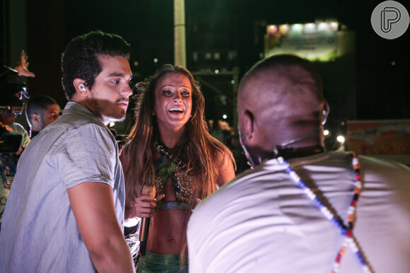 Claudia Leitte recebe Thiaguinho e Luan Santana em seu trio elétrico, em Salvador, na Bahia, em 16 de fevereiro de 2015