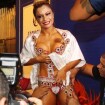 Dani Sperle usa tapa-sexo de 4 cm em desfile no Rio: 'Prova de carinho'