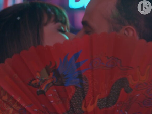Susana (Alessandra Negrini) e Fernando (Marco Ricca) são amantes, em 'Boogie Oogie'
