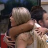 Amanda abraça Aline: 'Desculpe qualquer coisa'