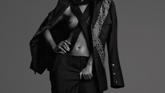Rihanna posa sensual em ensaio em homenagem ao estilista Alexander McQueen