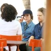 Ellen Page grava documentário sobre o universo gay na praia de Copacabana, no Rio de Janeiro, em 18 de fevereiro de 2015