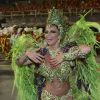 Viviane Araújo, que está no ar como a manicure Naná da novela 'Império', abriu o Carnaval de São Paulo à frente da bateria da Mancha Verde, no Anhembi