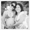 Samara Felippo exibe o barrigão de sete meses de gravidez ao lado da mãe, Léa, em 17 de abril de 2013