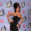 Amy Winehouse posando para fotos no MTV Movie Awards 2007, no Amphitheater em Los Angeles, Estados Unidos
