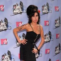 Cinzas de Amy Winehouse são enterradas em Londres