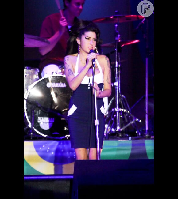 Performance de Amy Winehouse em janeiro de 2011, durante o seu último show no Soul Summer Festival, em São Paulo, Brasil