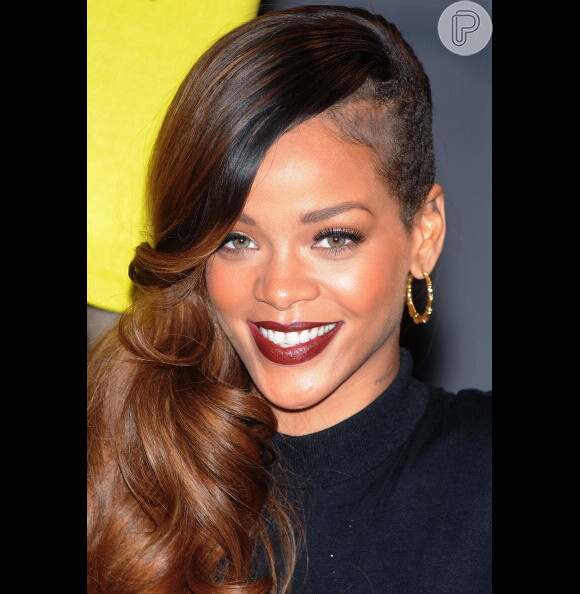 O 'HollywoodLife.com', publicado em 17 de abril de 2013, afirma que Rihanna não está grávida