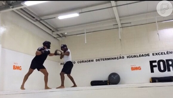 Malvino Salvador mostra golpes em treino de boxe compartilhado em vídeo no Instagram: 'Treinaço', escreveu o ator na legenda da mídia, nesta sexta-feira, 20 de fevereiro de 2015