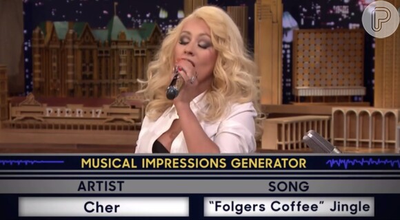 Na brincadeira, Christina Aguilera também imitou Cher