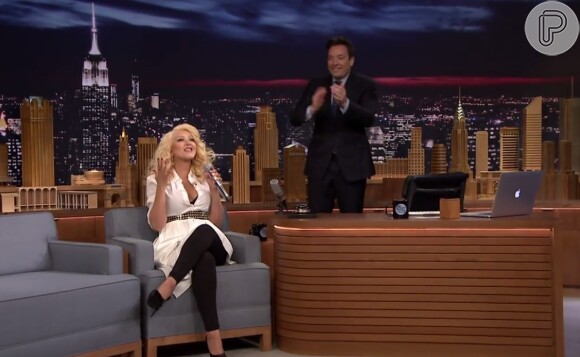 A imitação foi tão perfeita que Jimmy Fallon se levantou para aplaudir Christina Aguilera