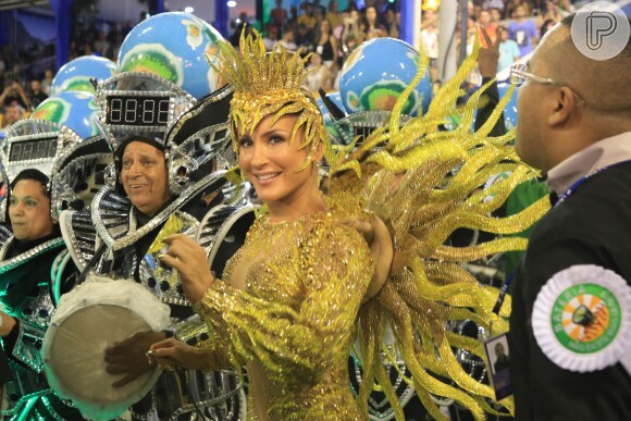 Claudia Leitte foi confirmada como rainha de bateria da Mocidade no Carnaval 2016