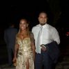 O pagodeiro Rodriguinho, do grupo Os Travessos, foi com a mulher, Nana Damasceno, ao casamento de Thiaguinho e Fernanda Souza