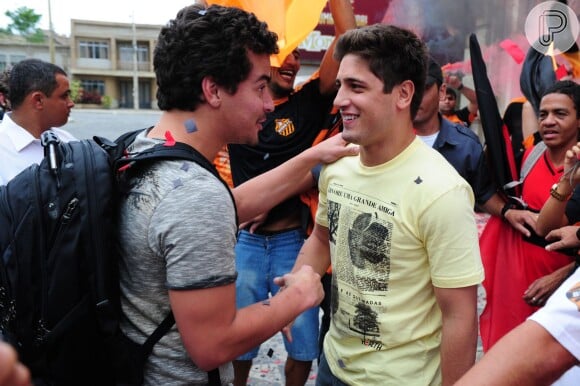 Leandro (Thiago Martins) e Roni (Daniel Rocha) mantiveram uma forte relação de amizade em 'Avenida Brasil'