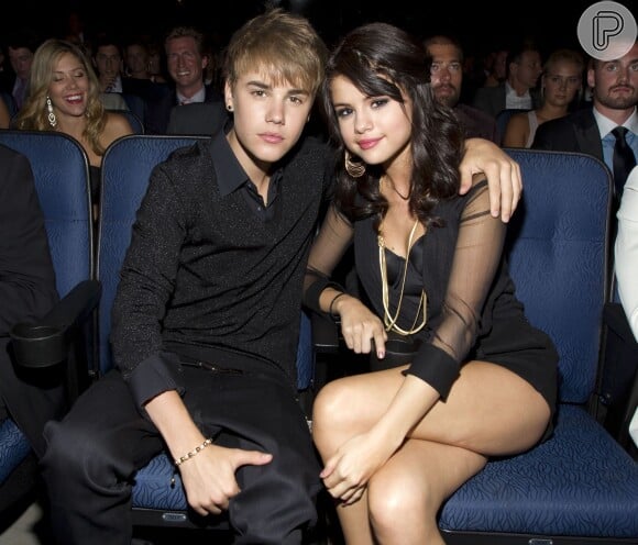 Justin Bieber e Selena Gomez também tiveram um namoro iô-iô. Eles assumiram oficialmente o romance em 2010 e, desde então, já terminaram seis vezes. A última reaproximação ocorreu em setembro do ano passado, mas já chegou ao fim