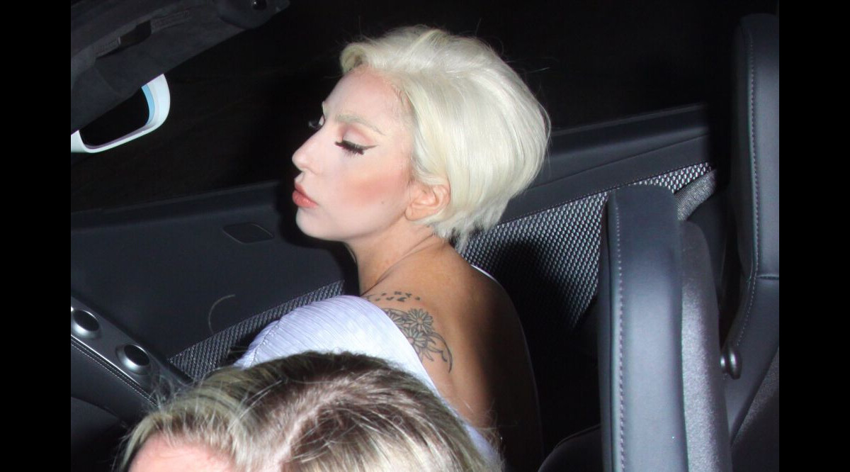 Lady Gaga é fotografada com um novo corte de cabelo - Purepeople