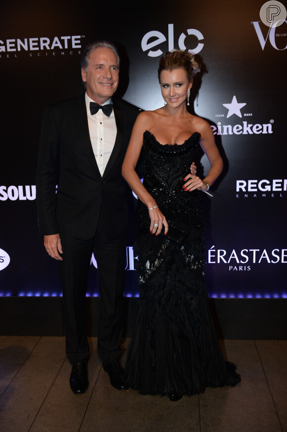 Roberto Justus fica noivo de Ana Paula Siebert e anuncia noivado em 2 de março de 2015