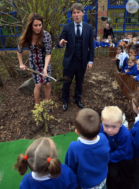 Kate Middleton e John se divertiram em frente das crianças