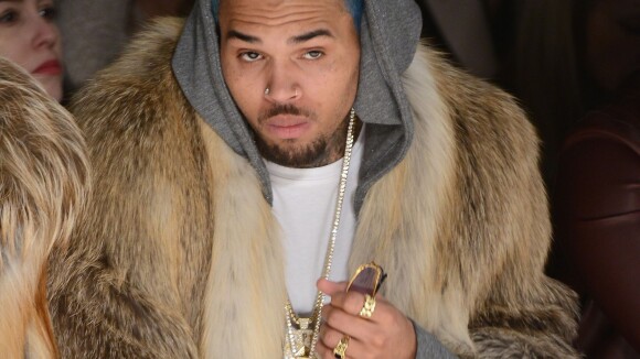 Chris Brown é pai de um bebê de 9 meses; namorada do rapper rompe pelo Twitter