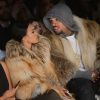 Apesar do notícia que o cantor teve um bebê com uma modelo desconhecida, Chris Brown continua namorando a top model Karrueche Tran