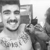 Caio Castro faz tatuagem temporária com erro de português para a novela 'I Love Paraisópolis': 'Nois é nois', compartilhou o ator no Instagram, nesta terça-feira, 27 de janeiro de 2015