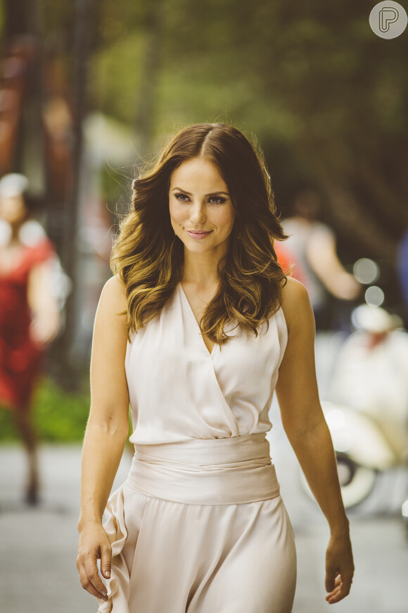 Paolla Oliveira estrela campanha do creme hidratante Paixão após fazer sucesso na série 'Felizes para Sempre?', da TV Globo