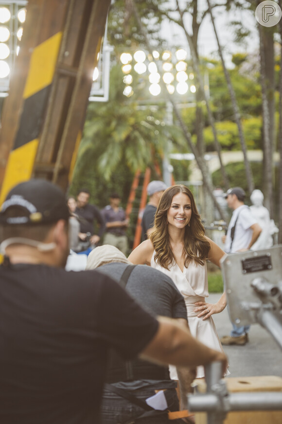 A atriz era só sorrisos até na hora do intervalo da gravação do comercial de hidratantes