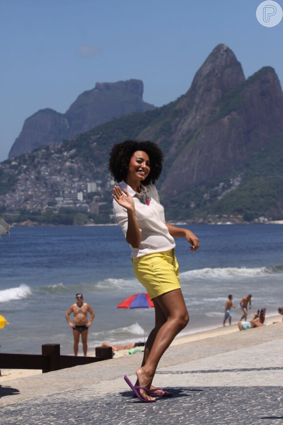 Sheron Menezzes é simpática com os fotógrafos