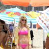 Fiorella Mattheis rodou sequência de 'Vai Que Cola - O Filme' na praia de Ipanema nesta sexta-feira, 6 de março de 2015