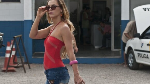 Carolina Dieckmann aparece sensual no filme 'Julio Sumiu'; confira as fotos