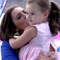 Eliminada do 'BBB15', Tamires reencontra a filha, Maya: 'Surpresa maravilhosa'
