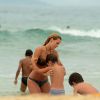 Carolina Dieckmann curtiu dias de descanso na praia de Geribá, em Búzios, na Região dos Lagos do Rio de Janeiro. A artista se divertiu ao lado do marido, Tiago Worcman e dos filhos Davi e José