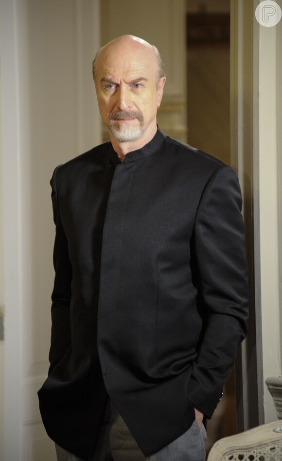Thompson, interpretado por Odilon Wagner em 'Salve Jorge', será sequestrado a mando de Lívia Marine, conta coluna em 26 de abril de 2013