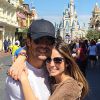 Kaká posa ao lado de Carol Celico na Disney, em foto postada nesta segunda-feira, 9 de março de 2015: 'Este lugar é mágico'