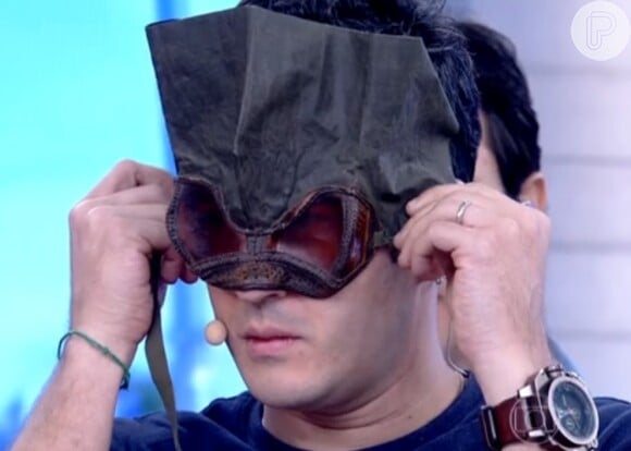 Marcos Veras se atrapalhou com óculos da Segunda Guerra: 'É do Batman?'