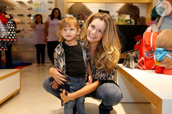 Bianca Castanho também esteve na loja com a filha, Cecília