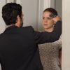 José Pedro (Caio Blat) coloca arma na cabeça de Cristina (Leandra Leal) antes de sequestrá-la, na novela 'Império': 'Se der um pio, te mato!'