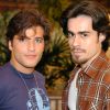 Júnior (Bruno Gagliasso) e Zeca (Erom Cordeiro) tiveram relacionamento homossexual na novela 'América'