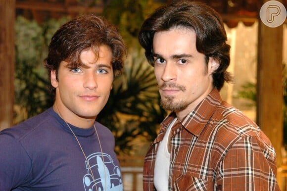 Júnior (Bruno Gagliasso) e Zeca (Erom Cordeiro) tiveram relacionamento homossexual na novela 'América'