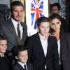 Victoria posa com o marido, David Beckham, e com os filhos Brooklyn, Cruz e Romeo Beckham