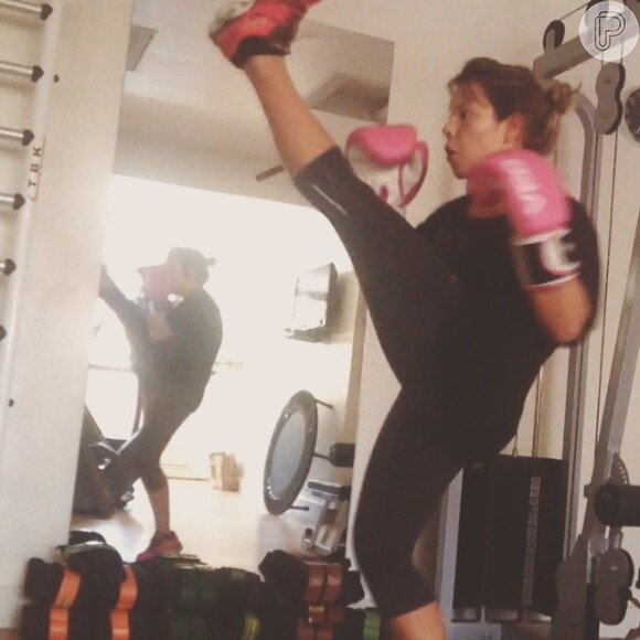 Fernanda Souza é adepta do CrossFit, mas nem por isso a atriz deixa de fazer treinos de luta