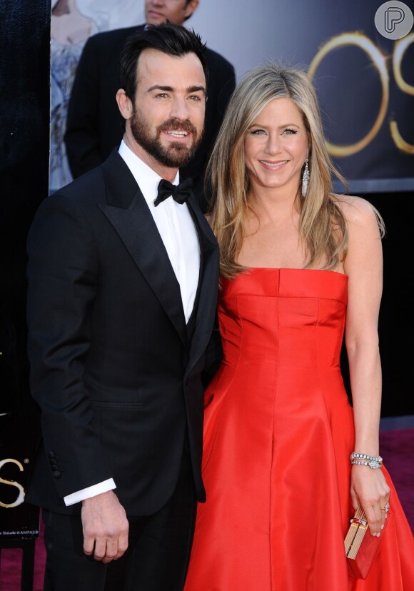 Jennifer Aniston adia casamento com Justin Theroux, em 1 de maio de 2013