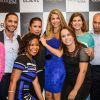 Grazi Massafera posa com fãs em evento organizado pela L'Oréal